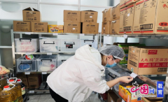 设想形式多样的勾当：小班通过旁不雅绘细菌大